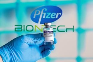 Vacuna Pfizer-BioNTech COVID-19 es aprobada por la FDA de Estados Unidos como primera vacuna COVID-19